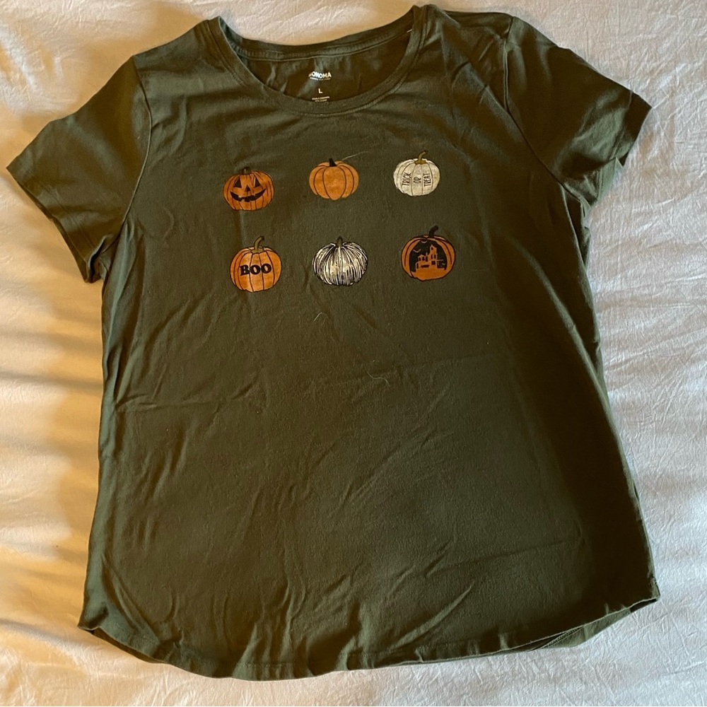 Women’s large Sonoma green T-shirt with pumpkin designs, EUC
